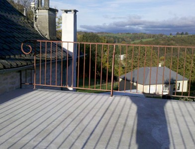 Balcon-terrasse en fer forgé